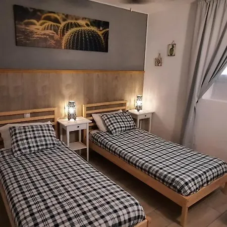 Lanzarote-beach-apartment, Cucharas Beach, -- 1 Minute Walk From Main Square, 35 Meters From アパート コスタ・テギセ