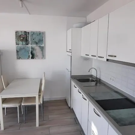 Lanzarote-beach-apartment, Cucharas Beach, -- 1 Minute Walk From Main Square, 35 Meters From アパート